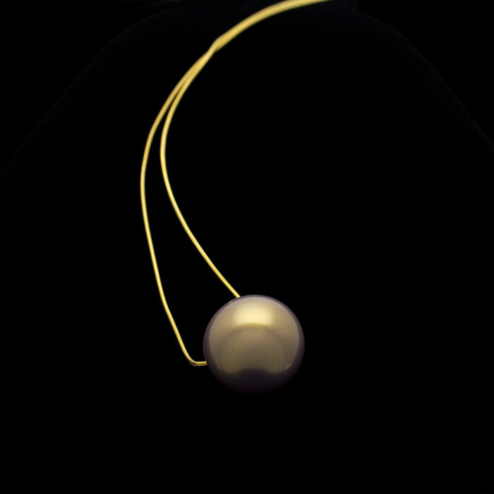 坂本これくしょん ペンダント 木の実 紫苑金砂色 身につける漆 漆のアクセサリー 艶やかで美しくとても軽い和木に漆塗りのアクセサリー SAKAMOTO COLLECTION wearable URUSHI pendant Jewelry Nuts Golden Pale purple 紫がフワっと浮き出てきたような淡い色合い、光の加減で紫にも金色にも見える上品な華やかさ、ポロッとこぼれるような可愛らしさが魅力です。  #ペンダント #Pendant #木の実 #紫苑金砂色 #上品な #華やかさ #軽いペンダント #漆のペンダント #漆のアクセサリー #身につける漆 #坂本これくしょん #会津 