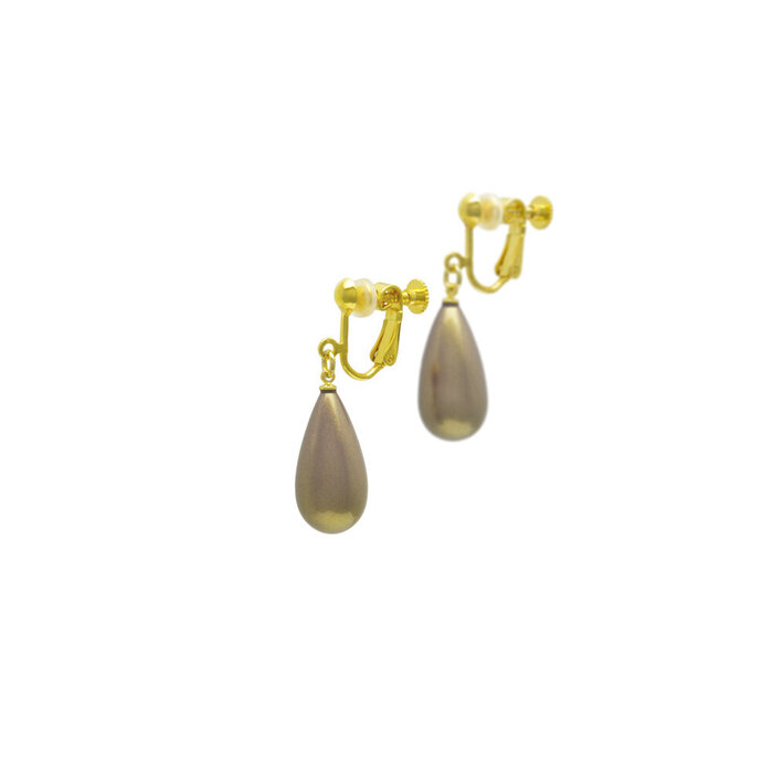 坂本これくしょん 身につける漆 漆のアクセサリー イヤリング 華雫1.8 紫苑金砂色 艶やかで美しくとても軽い和木に漆塗りのアクセサリー SAKAMOTO COLLECTION wearable URUSHI earring Flower Drops Golden Pale purple 艶やかでかわいらしいフォルムの雫型、金色の中からフワっと紫が浮き出てきたような淡い色合いは日本人の肌に合う上品なパープルカラー。 イメージ写真3