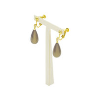 坂本これくしょん 身につける漆 漆のアクセサリー イヤリング 華雫1.8 紫苑金砂色 艶やかで美しくとても軽い和木に漆塗りのアクセサリー SAKAMOTO COLLECTION wearable URUSHI earring Flower Drops Golden Pale purple 艶やかでかわいらしいフォルムの雫型、金色の中からフワっと紫が浮き出てきたような淡い色合いは日本人の肌に合う上品なパープルカラー。 イメージ写真4