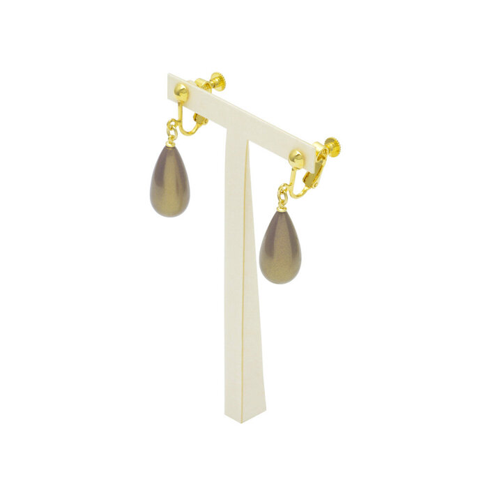 坂本これくしょん 身につける漆 漆のアクセサリー イヤリング 華雫1.8 紫苑金砂色 艶やかで美しくとても軽い和木に漆塗りのアクセサリー SAKAMOTO COLLECTION wearable URUSHI earring Flower Drops Golden Pale purple 艶やかでかわいらしいフォルムの雫型、金色の中からフワっと紫が浮き出てきたような淡い色合いは日本人の肌に合う上品なパープルカラー。 イメージ写真4