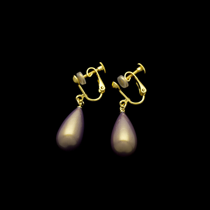 坂本これくしょん 身につける漆 漆のアクセサリー イヤリング 華雫1.8 紫苑金砂色 艶やかで美しくとても軽い和木に漆塗りのアクセサリー SAKAMOTO COLLECTION wearable URUSHI earring Flower Drops Golden Pale purple 艶やかでかわいらしいフォルムの雫型、金色の中からフワっと紫が浮き出てきたような淡い色合いは日本人の肌に合う上品なパープルカラー。 イメージ写真6