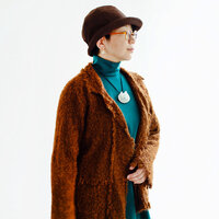 坂本これくしょん ファンタジーをまとうブランド 革ブローチ ミャオ トラ柄 白色 上質な牛革に伝統の蒔絵技術を生かして作り上げた革のアクセサリー mado mado collection Fantasy MAKIE Leatherbrooch miao Tiger pattern platinum white 可愛い猫のカタチは眺めているだけでわくわく、トラ柄の猫を白色の革にプラチナ箔で蒔絵を施し銀粒で鼻の部分を表現しました。 イメージ写真5