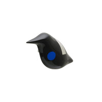 坂本これくしょん 身につける漆 漆のアクセサリー ブローチ 小鳥 黒色 艶やかで美しくとても軽い和木に漆塗りのアクセサリー SAKAMOTO COLLECTION wearable URUSHI platinum Makie brooch Small Bird Jet-black 大人の雰囲気を持つ漆黒の艶やかさ、手のひらに納まるような可愛らしいサイズ感、プラチナ箔でより華やかでクールなイメージに。 イメージ写真2
