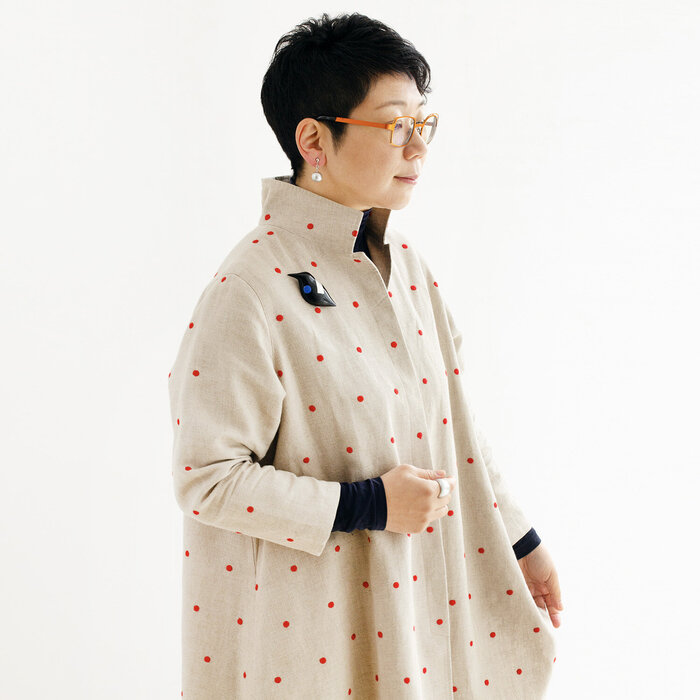 坂本これくしょん 身につける漆 漆のアクセサリー ブローチ 小鳥 黒色 艶やかで美しくとても軽い和木に漆塗りのアクセサリー SAKAMOTO COLLECTION wearable URUSHI platinum Makie brooch Small Bird Jet-black 大人の雰囲気を持つ漆黒の艶やかさ、手のひらに納まるような可愛らしいサイズ感、プラチナ箔でより華やかでクールなイメージに。  #ブローチ #brooch #小鳥 #漆黒色 #プラチナ箔 #小鳥のブローチ #蒔絵のブローチ #蒔絵のアクセサリー #漆のアクセサリー #軽いブローチ #身につける漆 #坂本これくしょん #会津 