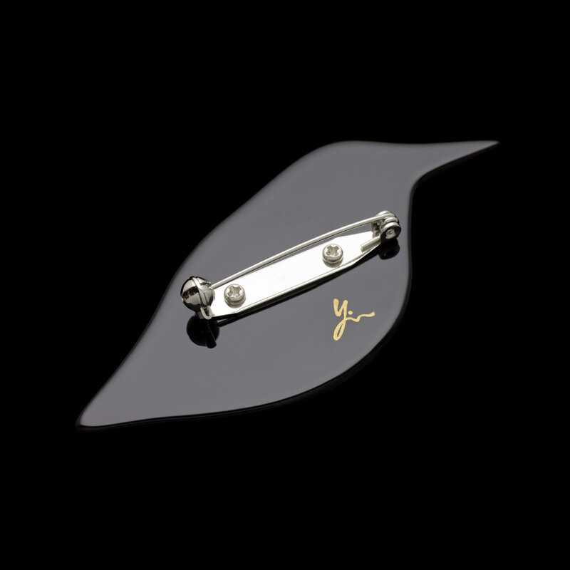 03B4260 SAKAMOTO COLLECTION wearable URUSHI platinum Makie brooch Small Bird Jet-black-b.jpg