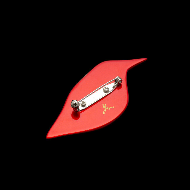 G1B4265 SAKAMOTO COLLECTION wearable URUSHI Makie brooch Small Bird Tang Crimson red-c.jpg