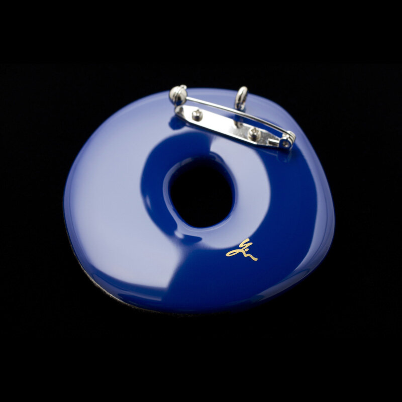 H6B4285 SAKAMOTO COLLECTION wearable URUSHI Makie brooch Poppy Gorgeous deep blue-c.jpg