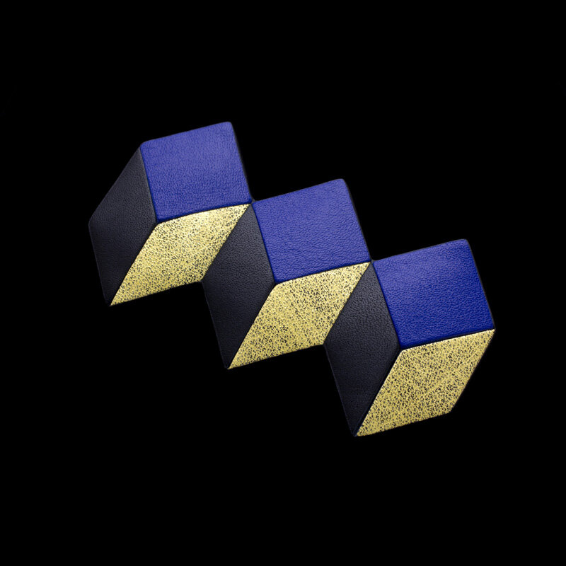 MAB0076 mado mado collection Fantasy MAKIE Leather brooch Trick Art Blue black gold leaf-a.jpg