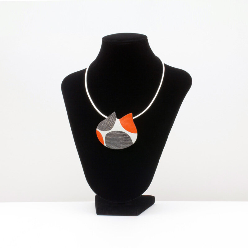 MAB0113 mado mado collection Fantasy MAKIE Leather brooch miao Polka dot orange-a.jpg